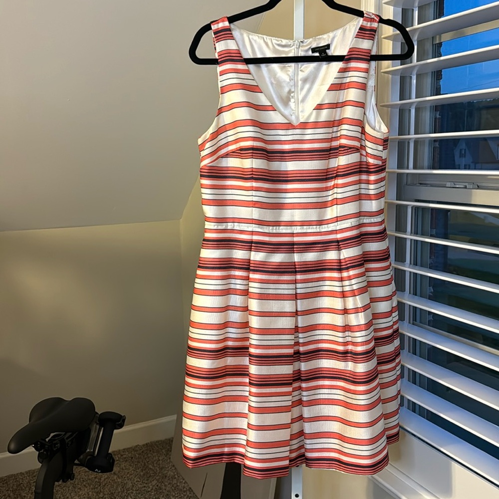 Ann Taylor Dress, Size 8, fully lined with pockets